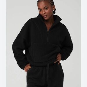 ALO YOGA Micro Sherpa Cozy Cabin Half Zip Pullover Sweater, Black, Size M